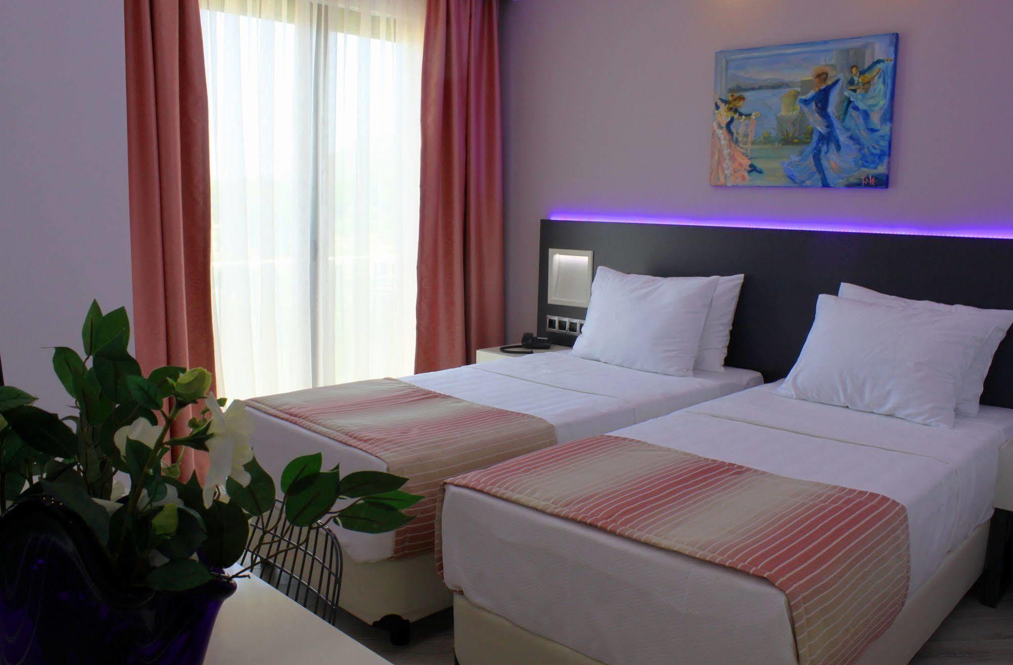 Datca Sapphire Hotel ภายนอก รูปภาพ